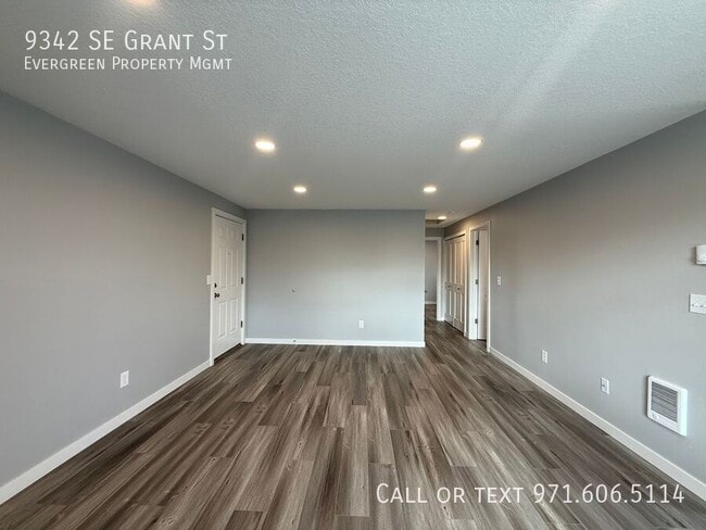 Photo - 9342 SE Grant St