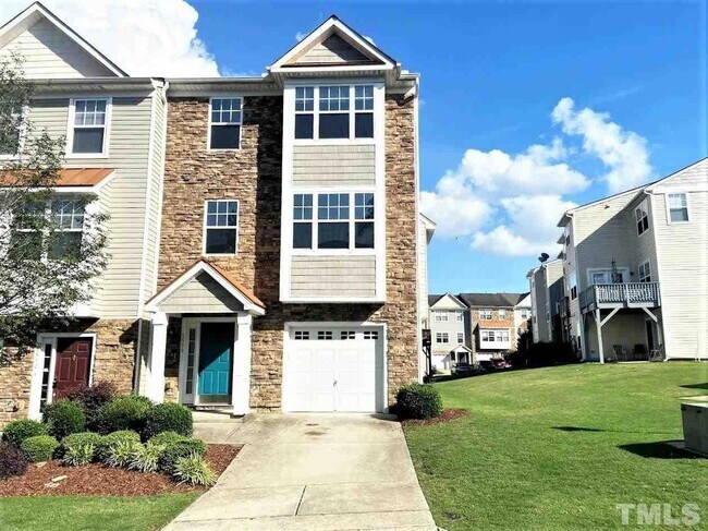 Building Photo - 3 Bedroom Townhome for Rent Apex