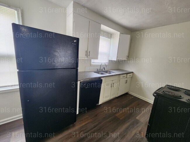 Photo - $1,050- 3 bedroom/ 1 bathroom - Single Family Home