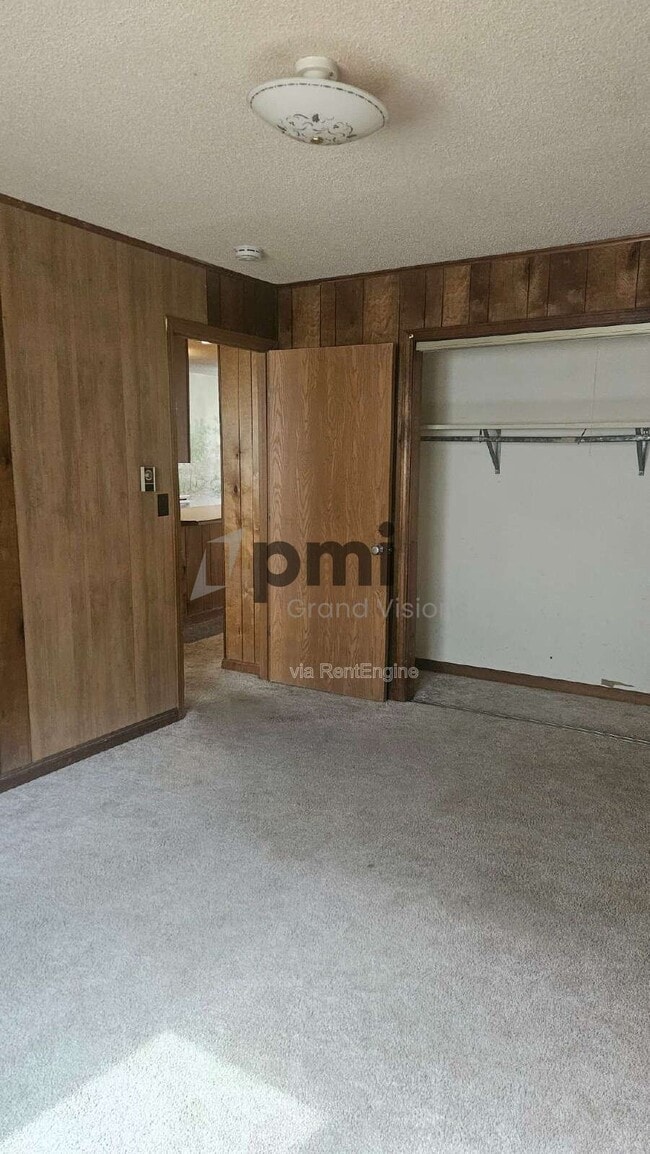 Building Photo - 955 4th St Unit 2