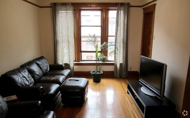 Building Photo - 3914 N Greenview Ave Rental