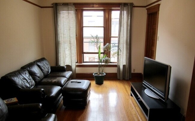 Photo - 3914 N Greenview Ave Apartments