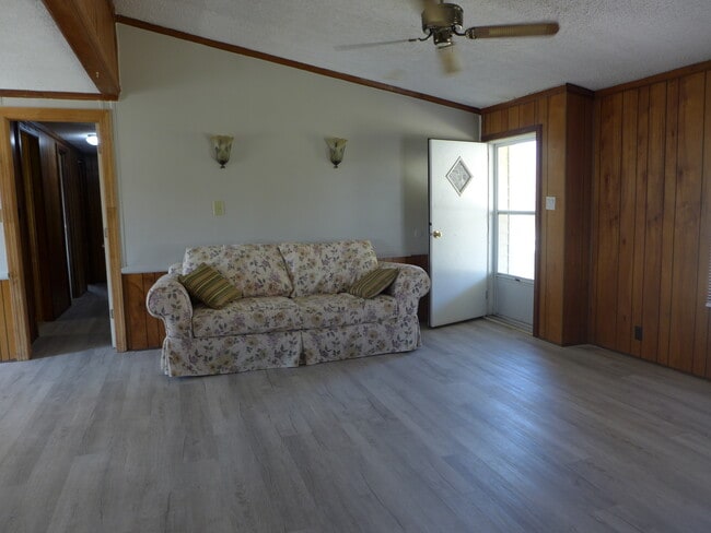 Photo - 1114 Grantham School Rd