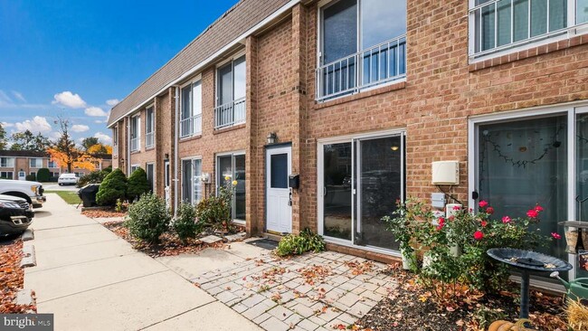 Photo - 325 Valley Forge Ct Townhome