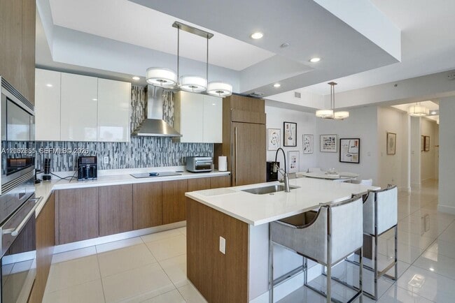 Building Photo - 1200 Hillsboro Mile