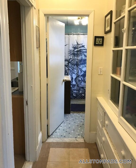 Photo - 25 N Beacon St Unidad 4