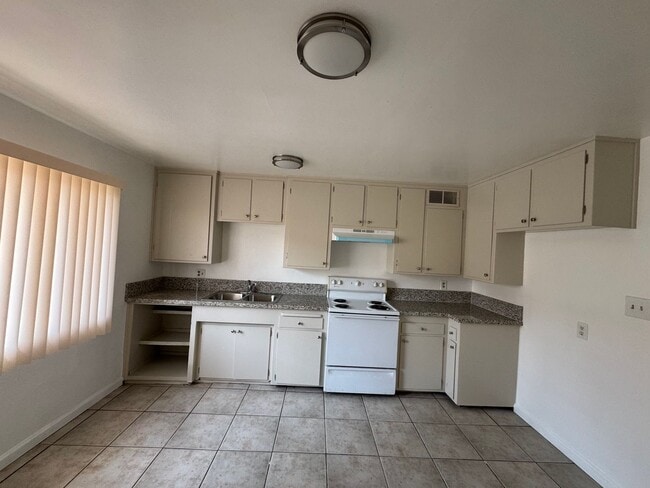 Building Photo - Z-Cal Unit 19 Rental