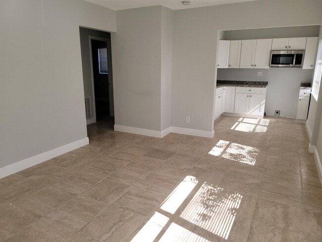 651 NE 46th Ct Unit 651