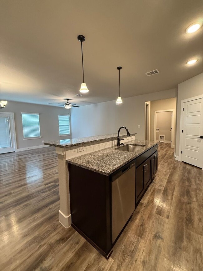 Photo - 3/2/2 - GREAT NEIGHBORHOOD - GODLEY ISD