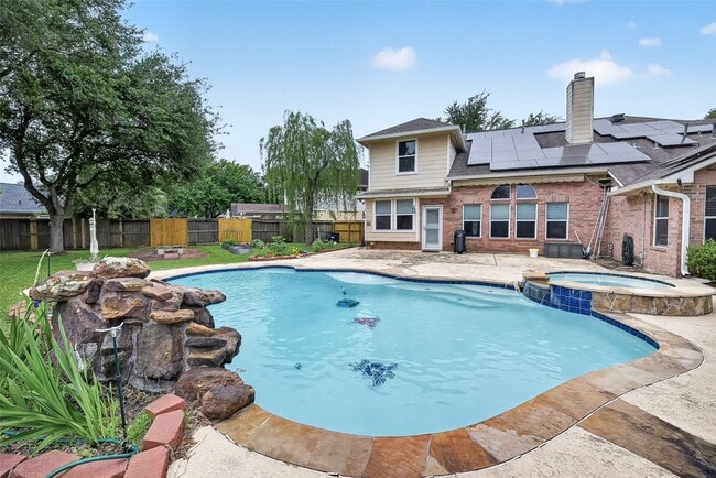 Building Photo - 2203 Lakewind Ln