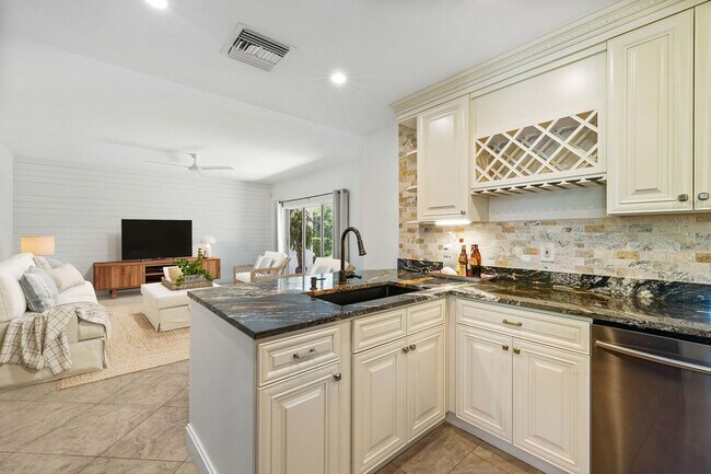 Photo - 2703 Fairway Dr N