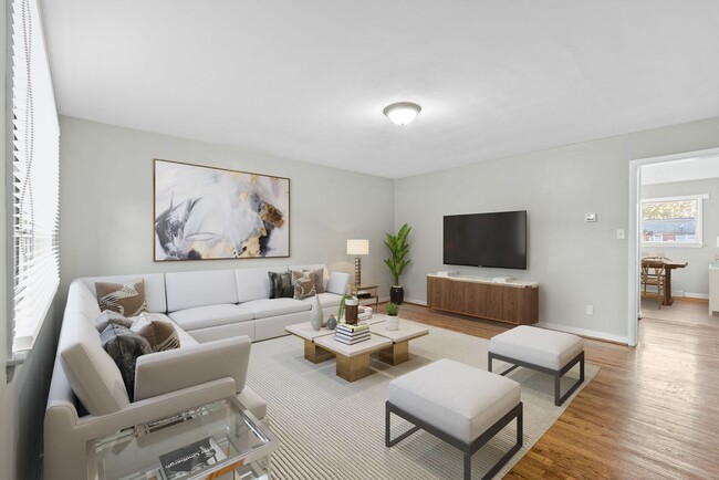 Photo - SH302-Chamberlain Oaks Apartments (CHO)