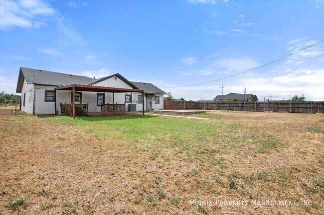 Photo - 1302 Ave. E (FS)-1