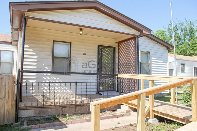 Photo - 317 W Peach St