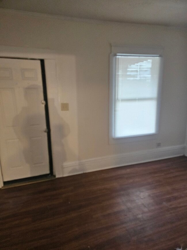 Photo - 707 Washington St W