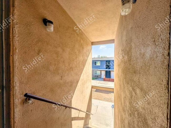 Upstairs 2 Bedroom 1 Bath with Massive Walk In Closet, Covered Gated Parking