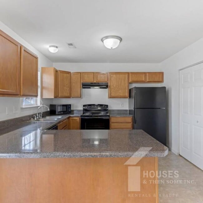 Photo - 18 Whitethorn Ln