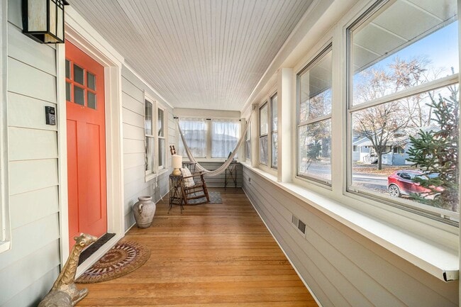 Photo - 3 BED 2 BATH BUNGALOW STYLE HOME IN FERNDALE ------ W. CHESTERFIELD