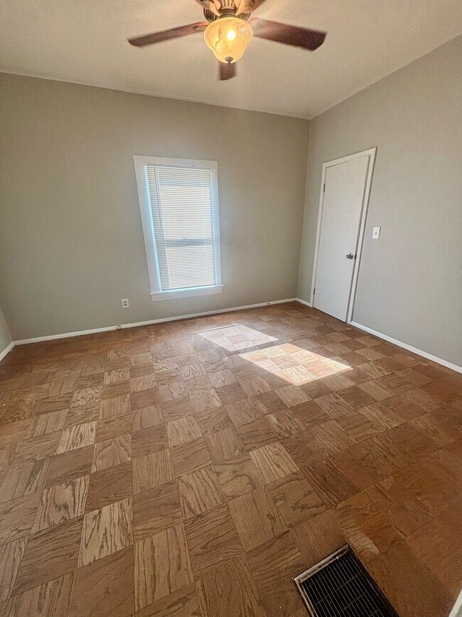 Photo - 1112 Weller Ave