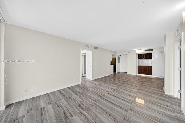 Photo - 3401 N Country Club Dr Unidad 812
