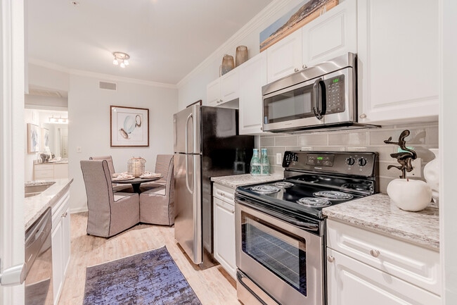 Estilo que fluye de la cocina a la mesa - Wildwood Creek