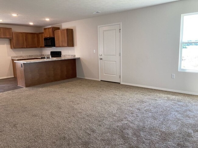 Photo - 112 Pin Oak Dr