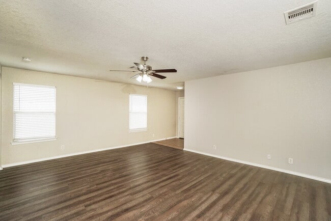 Photo - 217 Jersey Bend