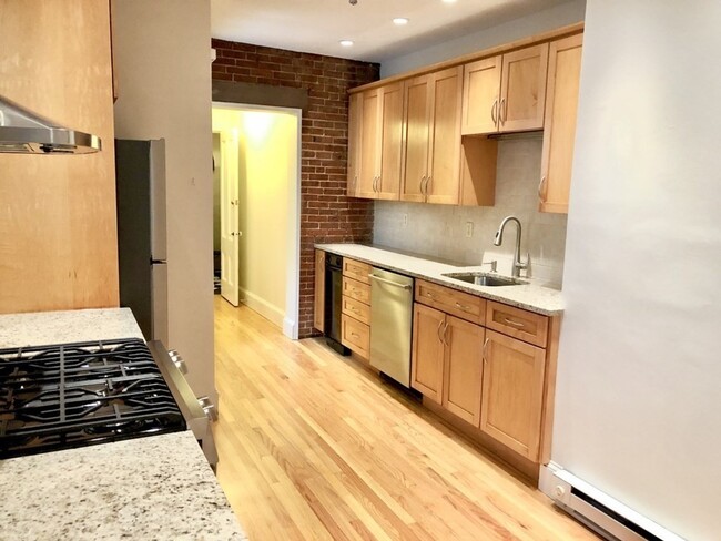 Building Photo - 7 Auburn St Unit 1