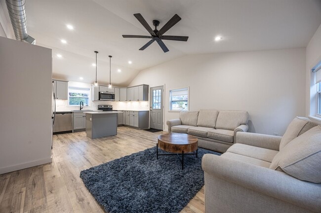 Photo - 601 Collettes Grove Rd