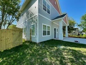 Photo - 605 Center St