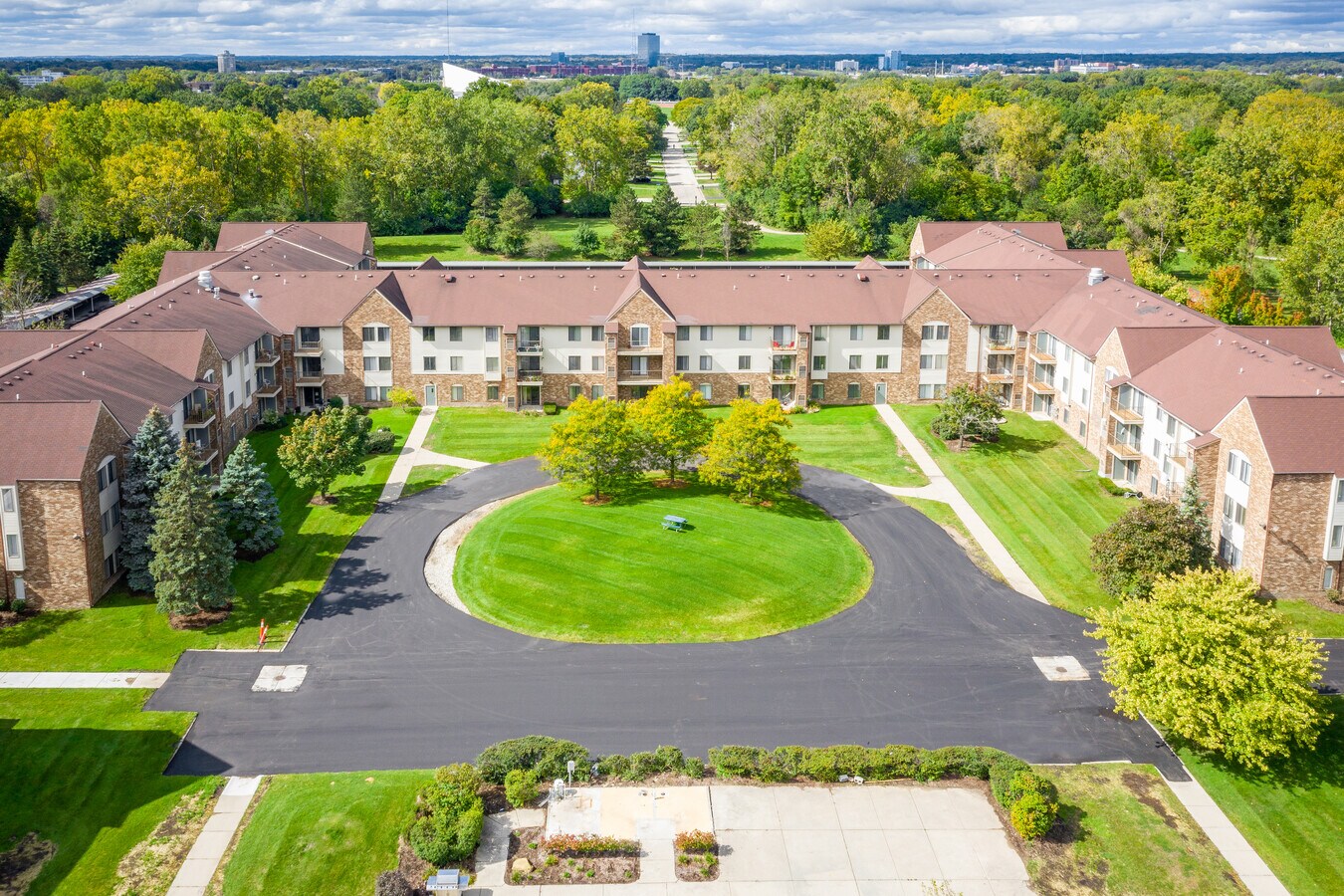 Park House Southfield Senior Living Apartments For Rent In Southfield Mi Forrent Com