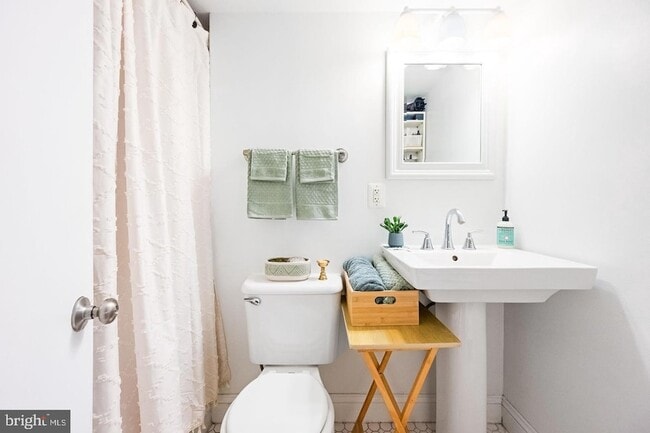 Photo - 1701 16th St NW Unit 204