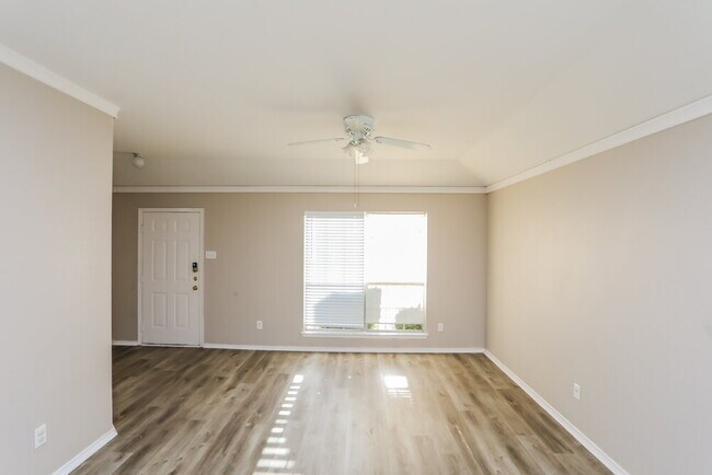 Photo - 1303 Coronado Ln
