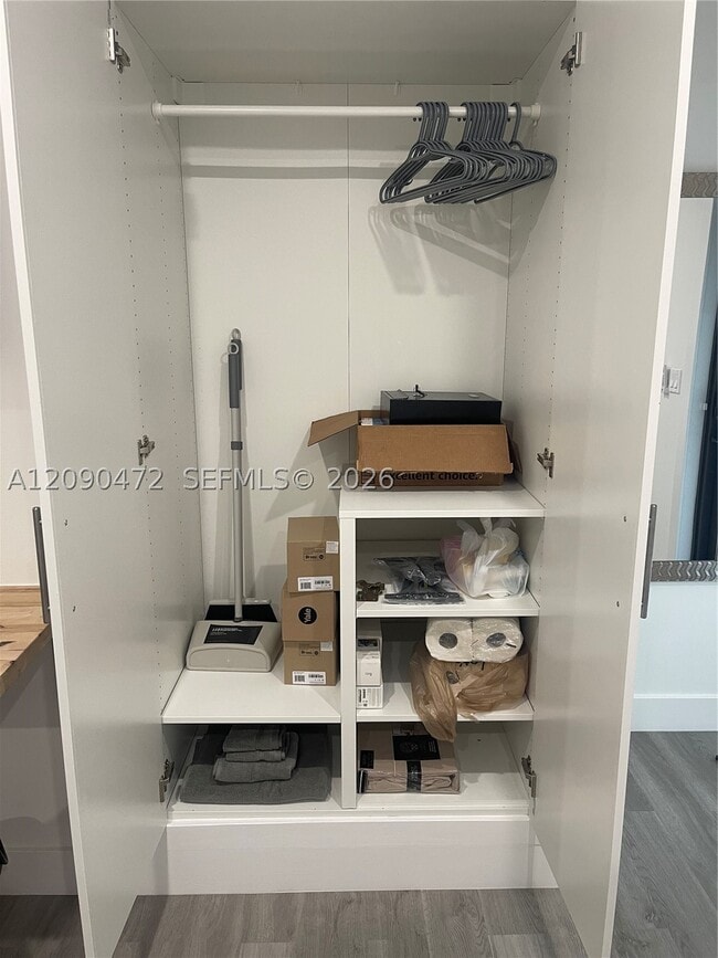 910 SW 8th Ave Unit B