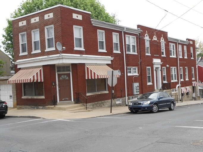 Photo - 129 Laurel St Apartments