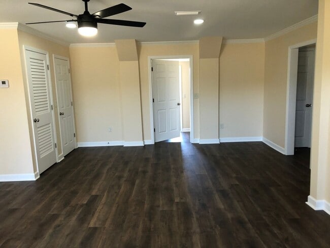 Photo - 2016 Iris Rd