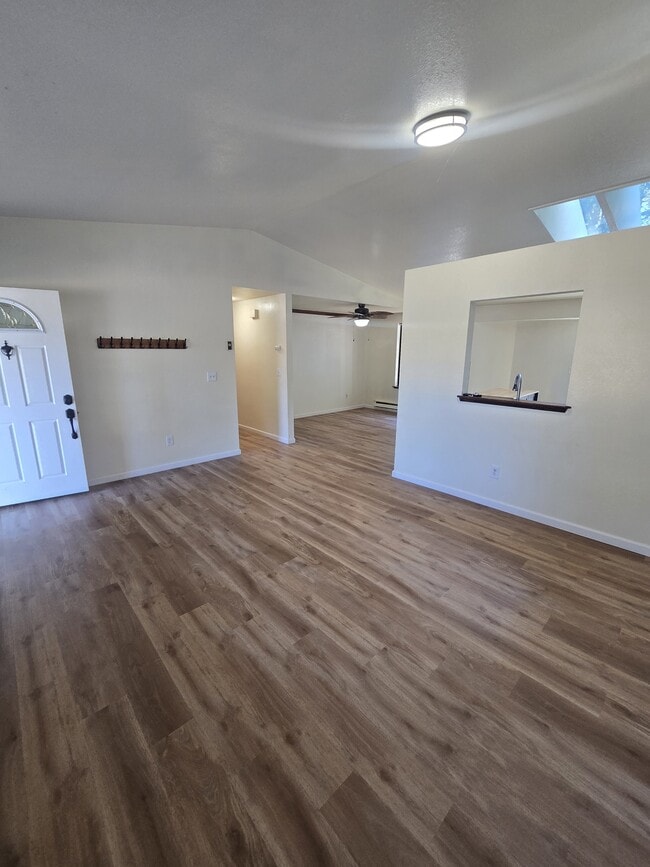 581 Malibu Dr SE