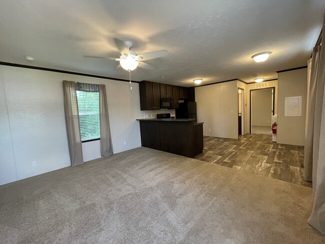 Photo - 104 Sheppard Ave