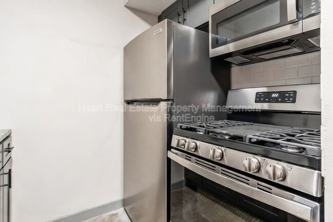 Photo - 2085 W Broad St Unidad 209