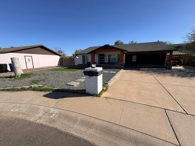 Photo - 207 E Julie Dr