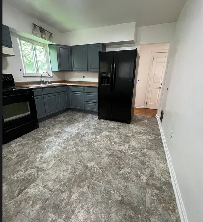 Photo - Bright, Updated 4-Bed Home in Cincinnati – Central HVAC, 1,308 Sq Ft, Utilities Included: Water