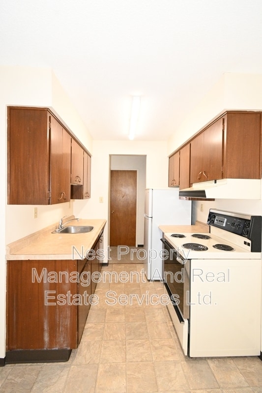 Photo - 879 Johnson St