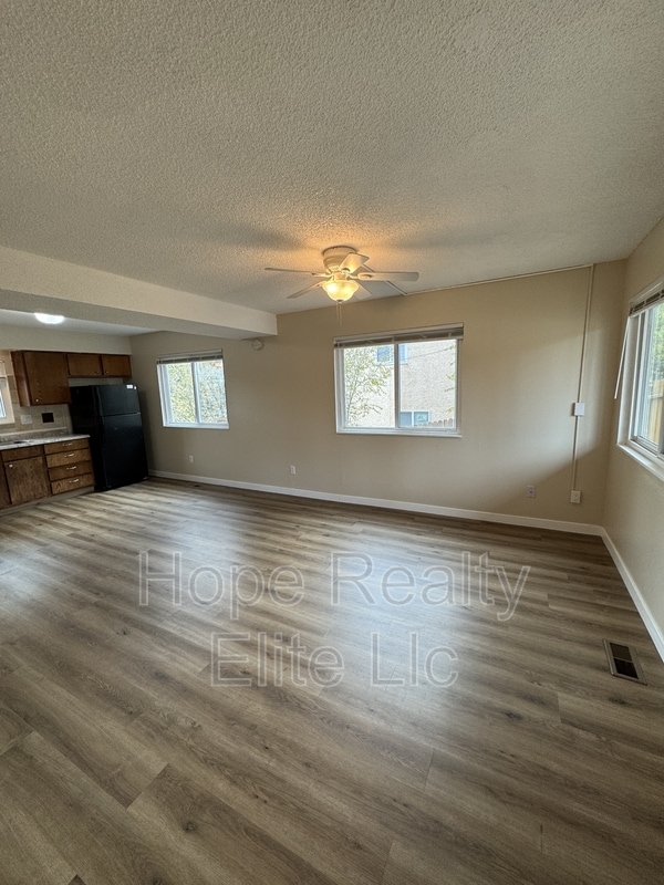 Photo - 1225 N Chestnut St