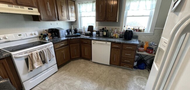 Building Photo - 14 Dow St