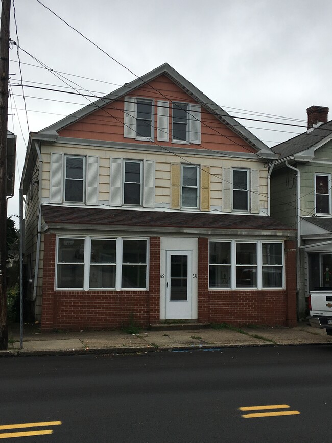 Beautiful duplex. Covered and private common front porch. - 329 , 331 South Broadway Ave Townhome