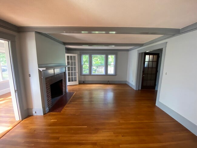 Photo - 144 Russell St Apartments Unit 1