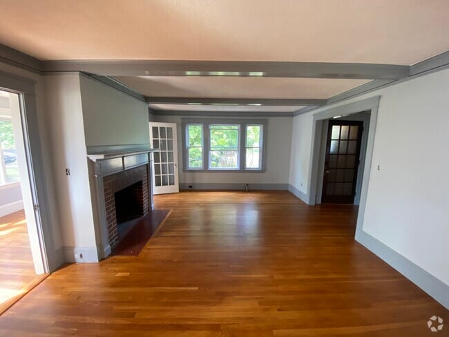 Building Photo - 144 Russell St Unit 1 Rental
