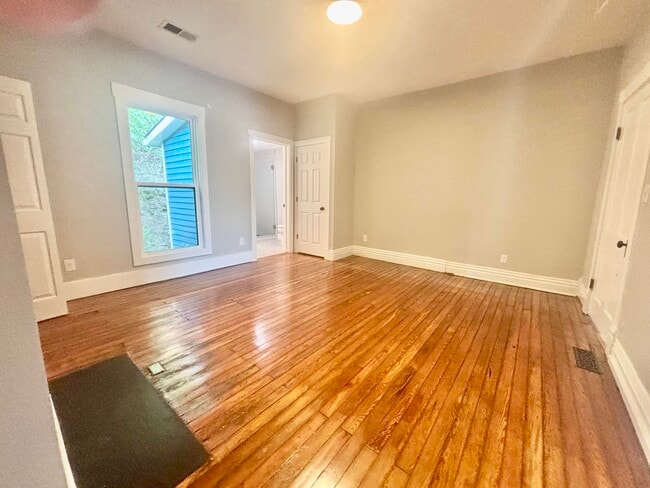 Photo - 605 Taylor Ave