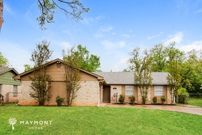 Building Photo - 7461 Meadowcrest Dr