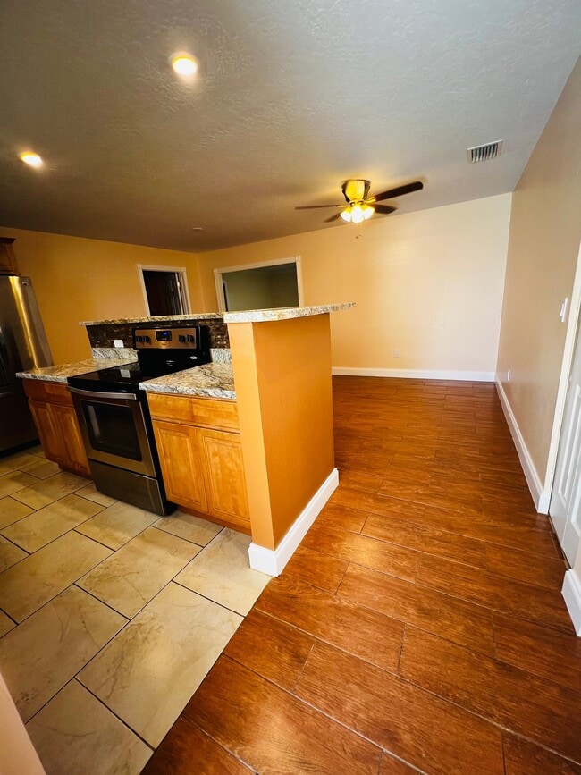 Photo - 1298 Vandalia Ave SE
